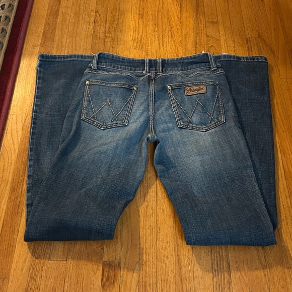 Women’s bootcut wrangler jeans - Picture 3 of 4